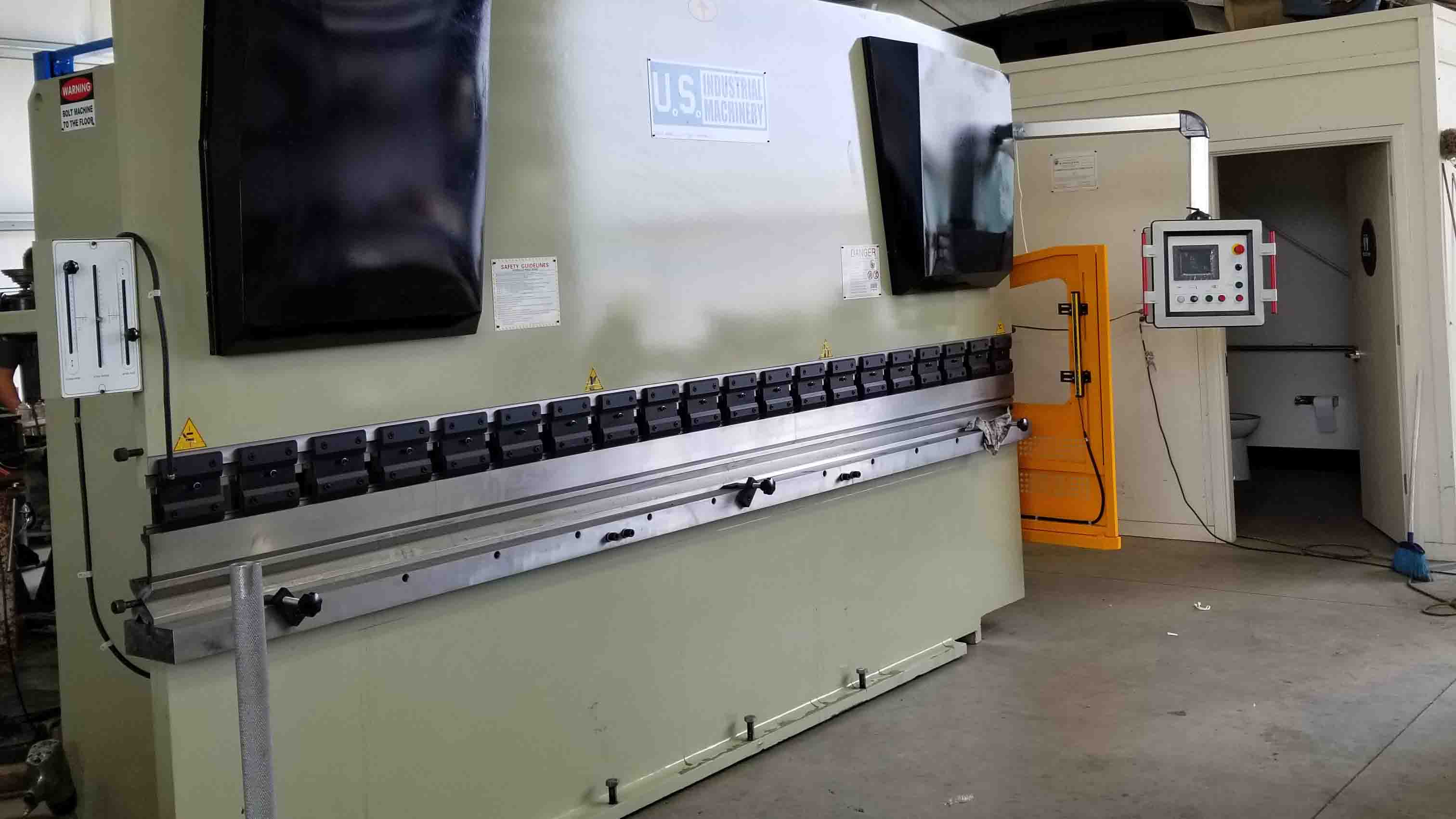 Picture of the CNC pressbreak.